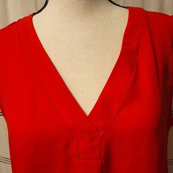 Ann Taylor Sleeveless V Neck Flowy Top, Hot Salmon Pink Color, Size Medium - Picture 4 of 5